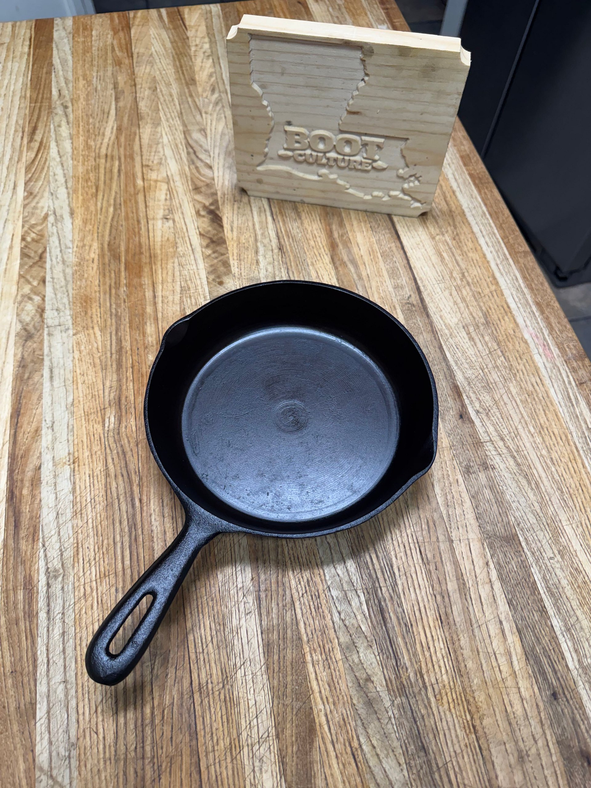 Vintage 8-Inch Made in Taiwan Cast Iron Skillet product image (2)