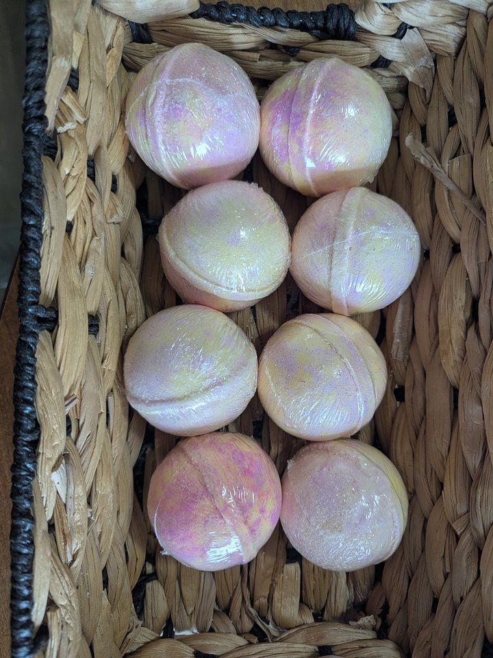 Honeysuckle bath bombs product image (2)