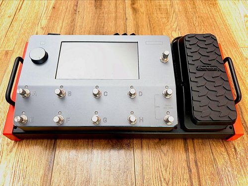 New @howzatrocks Pedalboard coming along great!

Situated on top of a @templeboards Solo 18 is the Quad Cortex from @neuralds...