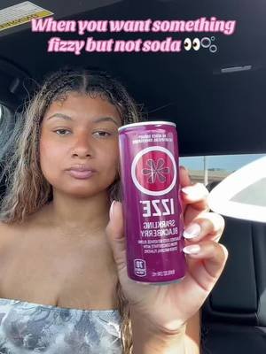@IZZE 🩷💜🌸✨ #summerdrink #sparkling #blackberry #fruitjuice 🫐🍓💜🩷 #foodie 