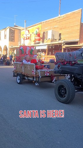 Christmas Nights in Oatman, AZ 🎄✨
A beautiful 80° day made it even more magical as Oatman Fire & Rescue escorted Santa & Mrs....