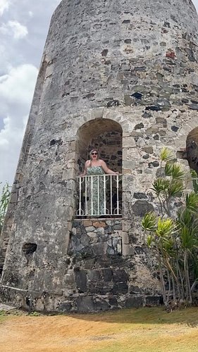 I love me a 300 year-old sugar mill. 😍 How fabulous would this be for a wedding? @thebuccaneerstcroix 

#saintcroix #virginis...