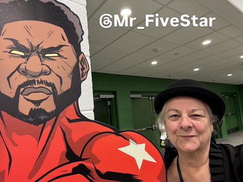 @mr_fivestar_ 
#fivestarcomicon