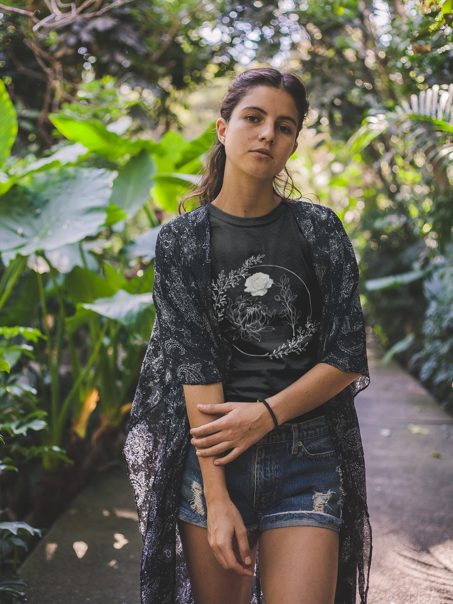 Floral White Line T product image (2)