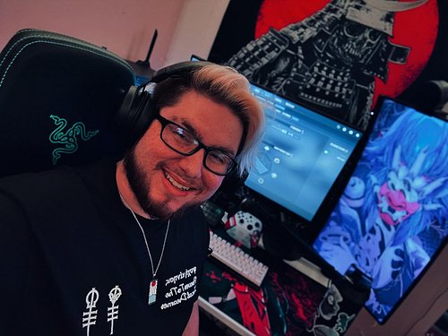 .•Quite literally just a boy and his setup•.
#pcgaming #twitch #streamer #gamer #gaming #razer #pc #setups #pcsetup