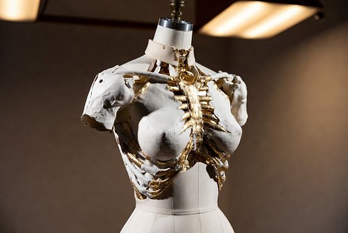 Schiaparelli’s Anatomical Fashion: Explained https://www.runwaylive.com/schiaparelli-anatomical-fashion-explained.html