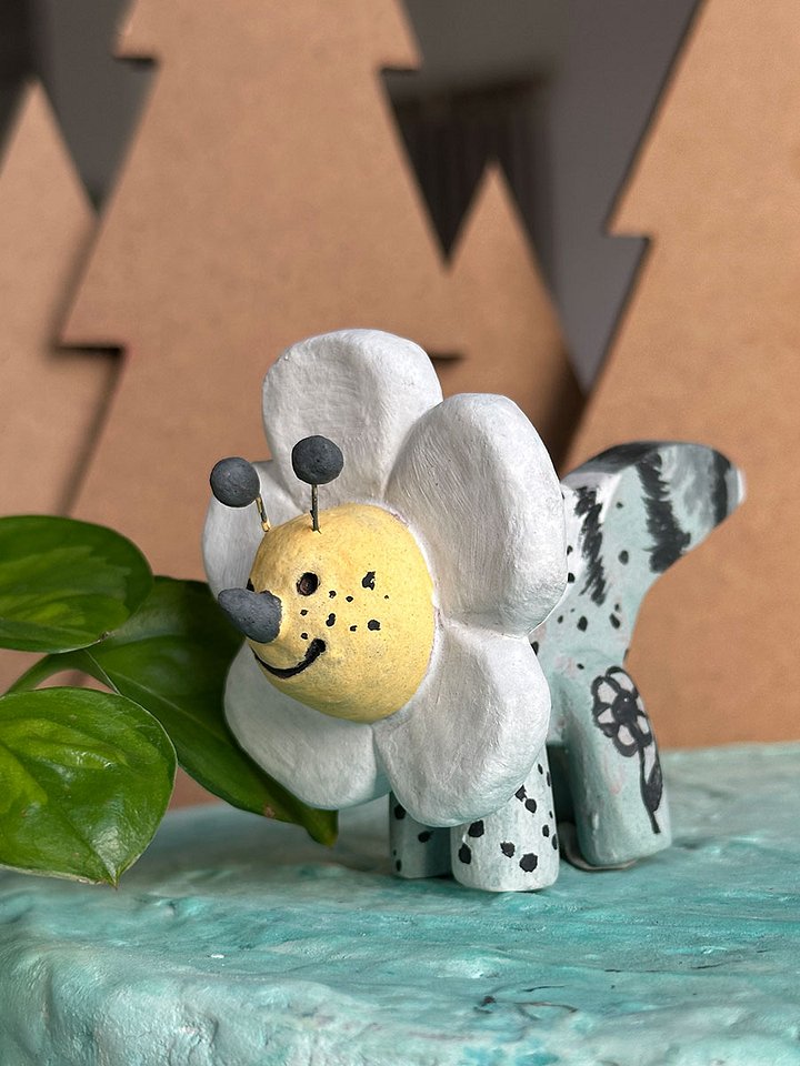 Bee Flower Ceratopsid Ceramic Spill product image (2)