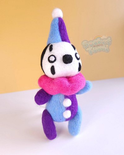 Needle felted @sketchy.raven 's clown Ponshu ♡ quite proud with how he came out 🥹

His limbs move! 

#needlefelting #clownart...