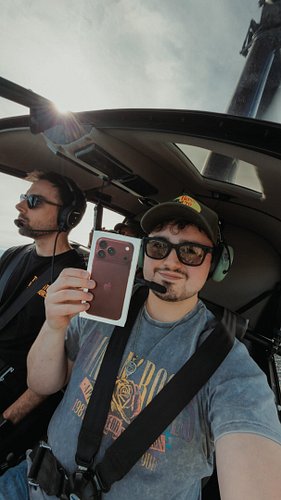 Unboxed the iPhone 18 Pro Max 2000 ft up. Burgundy on burgundy, didn’t plan it, wouldn’t change it. 🚁

#iPhone18ProMax #Toronto