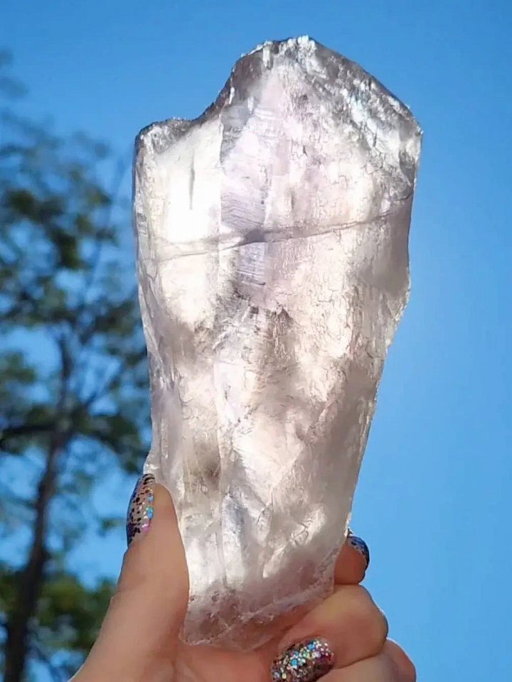 Laser amethyst crystal product image (1)