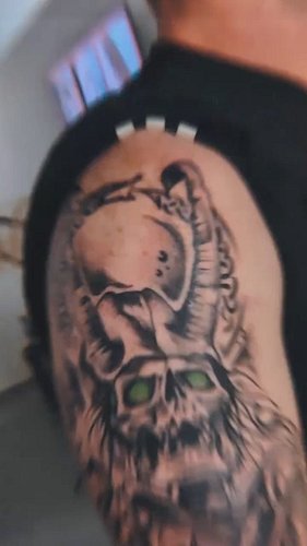 mEtAL bAnd tAtt

inspired by @amonamarth and added to @jefferz16 rock music sleeve... just a couple more sessions to go 🤘🏼🤍

...