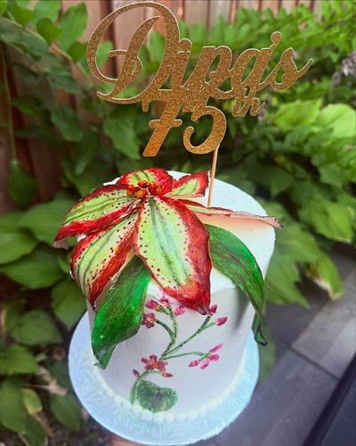 Vanilla on vanilla on vanilla! 🎂✨

Four layers of soft vanilla cake made from scratch using pure vanilla extract, filled with...