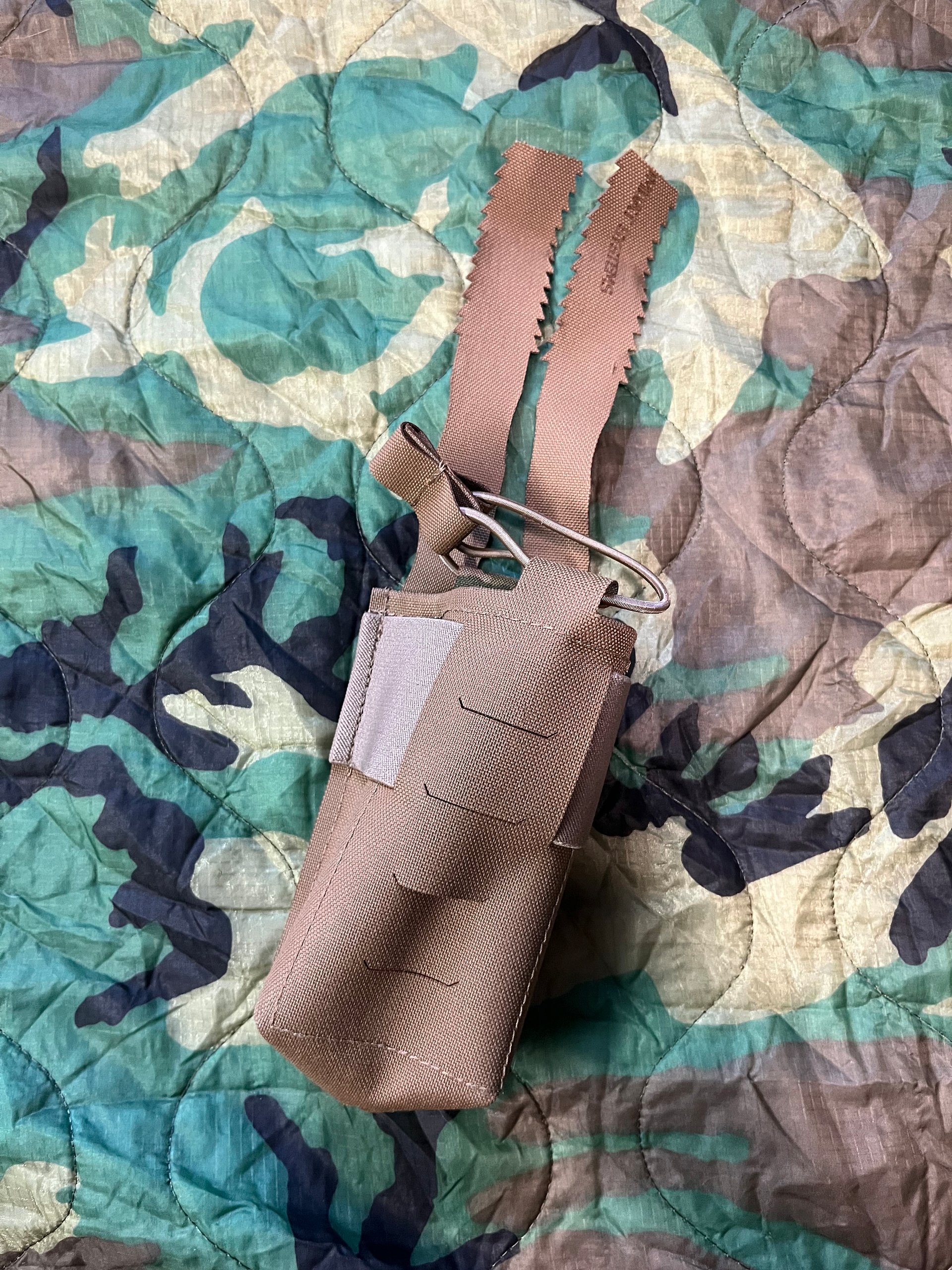beez combat systems radio pouch product image (1)
