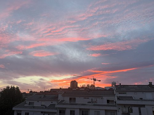 Porto gives good sunsets. #elsanoincrível #portosunsets