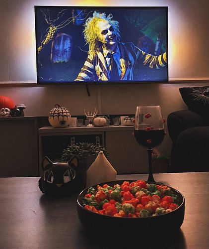 Can’t beat the classics! 🕸️💚

#beetlejuice #spookyvibes #spookyseason #halloween #cosynightin