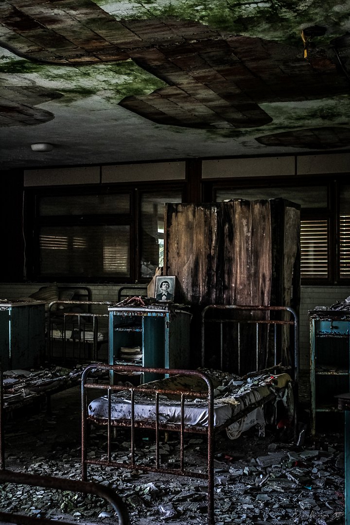 Fine Art prestige - The Forgotten Ward - urbex Italy product image (1)