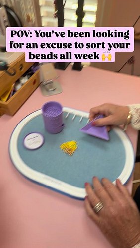 The click, the colours, the satisfying sound of sorting — 11s and 15s sorted and ready to go. Find your bead sorter here 👇