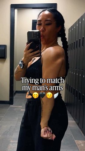 Trying to match your arms in the picture you sent me from the gym 💪🏽😚 Not there yet since it’s only Day 5 back since you left...