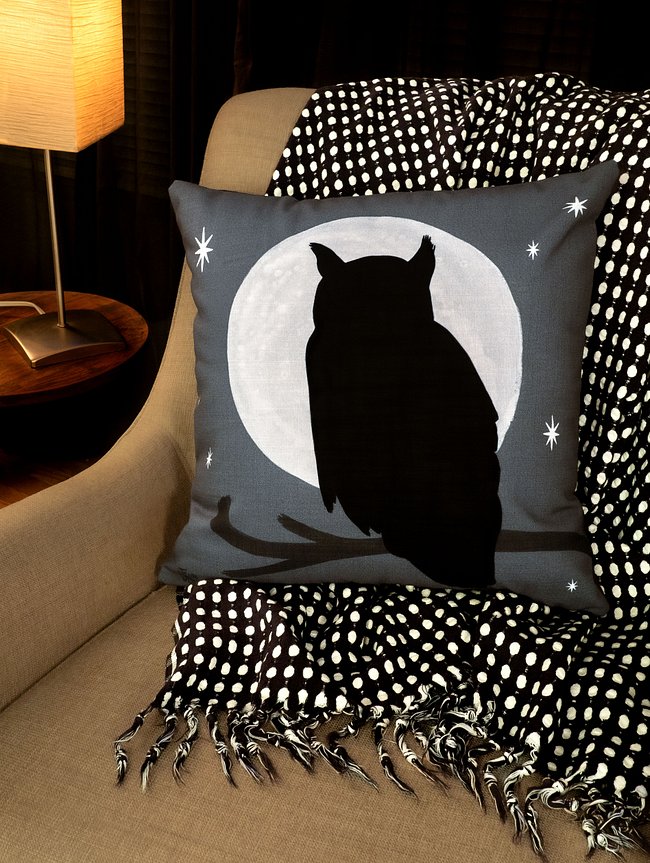THROW PILLOWS