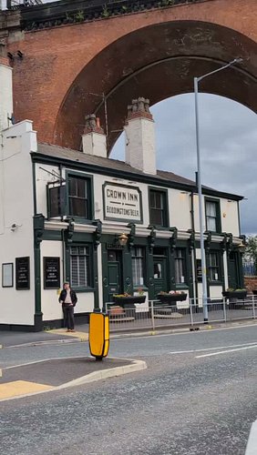 The Crown Inn, another gorgeous pub with bags of character, top ales and proper Northern hospitality 🍺