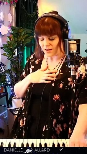 This song is my most recent obsession. Notre Dame by Paris Paloma. It deserved the full loop treatment, and I hope you like i...