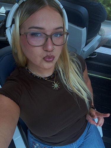 #girlonthetrain 🛤️

🚆

👜

🏙️

#outfit 

🐊

🌾

#sun 

🚈

#fit 

#explore 

#end