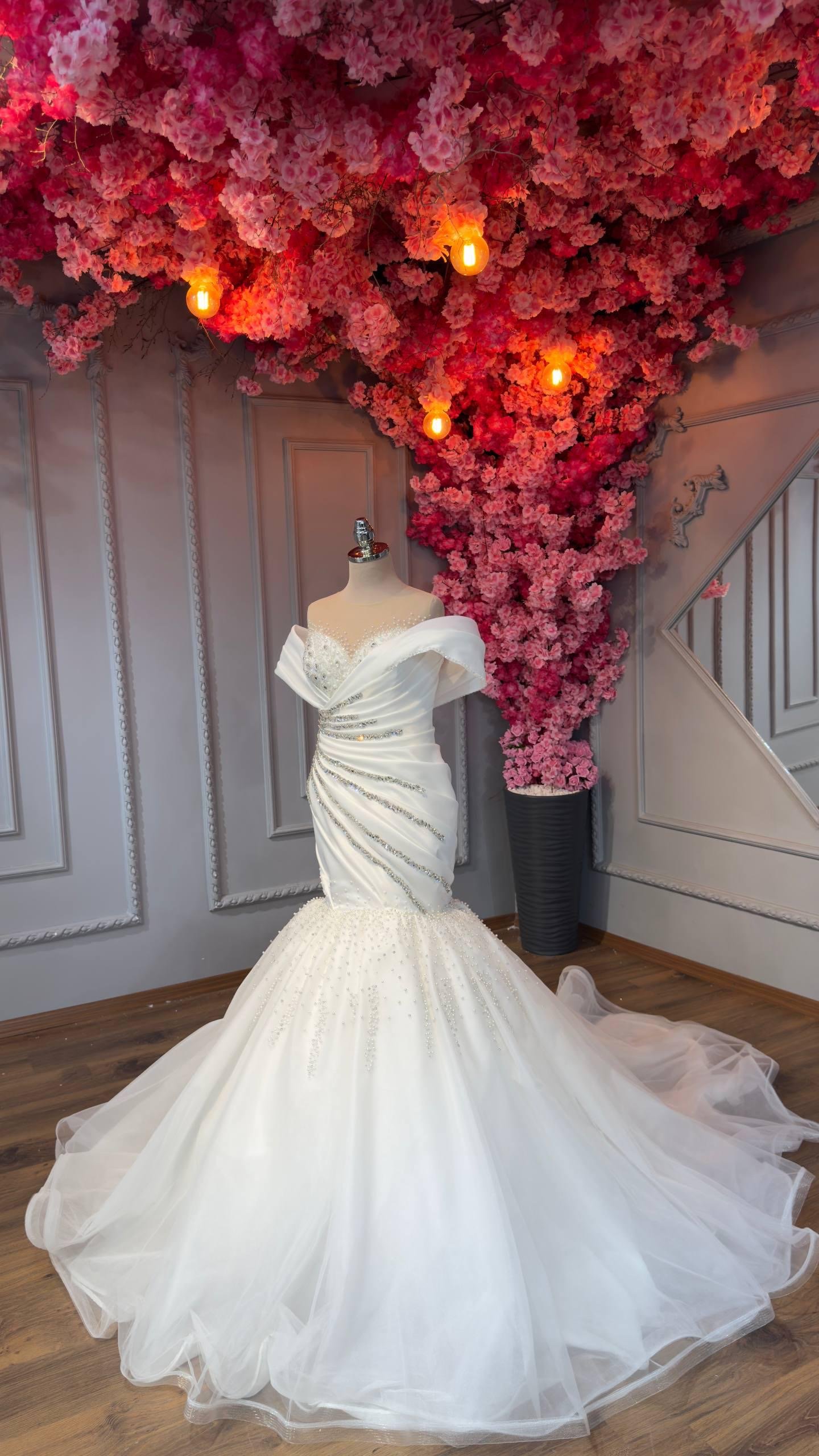 Wedding dress product image (1)