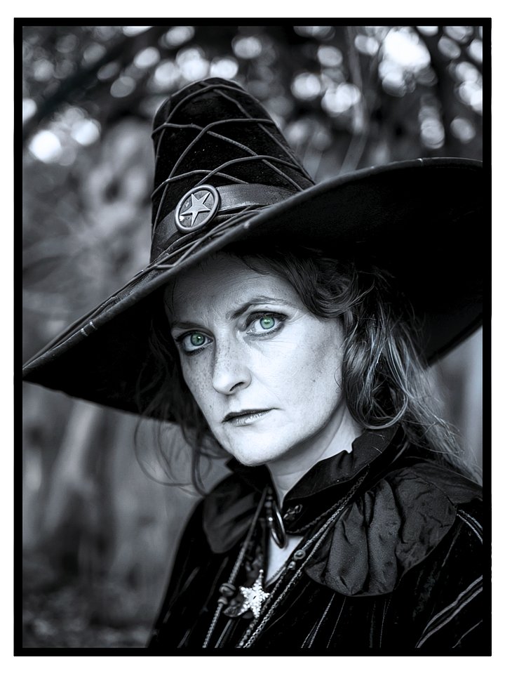 🧙‍♀️ Freeda the Witch – Free Printable Halloween Portrait | MoonFun.Shop Launch Gift product image (1)