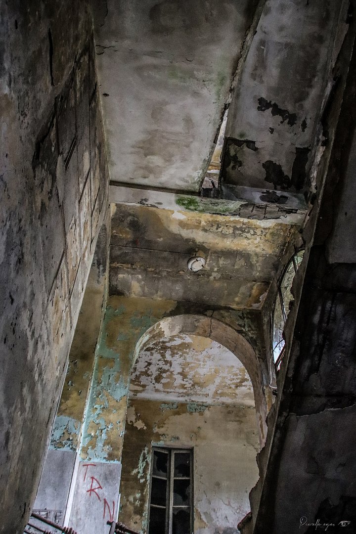 Fading Arches – Decay and Elegance in Abandoned Collegio-Urbex Italy product image (1)