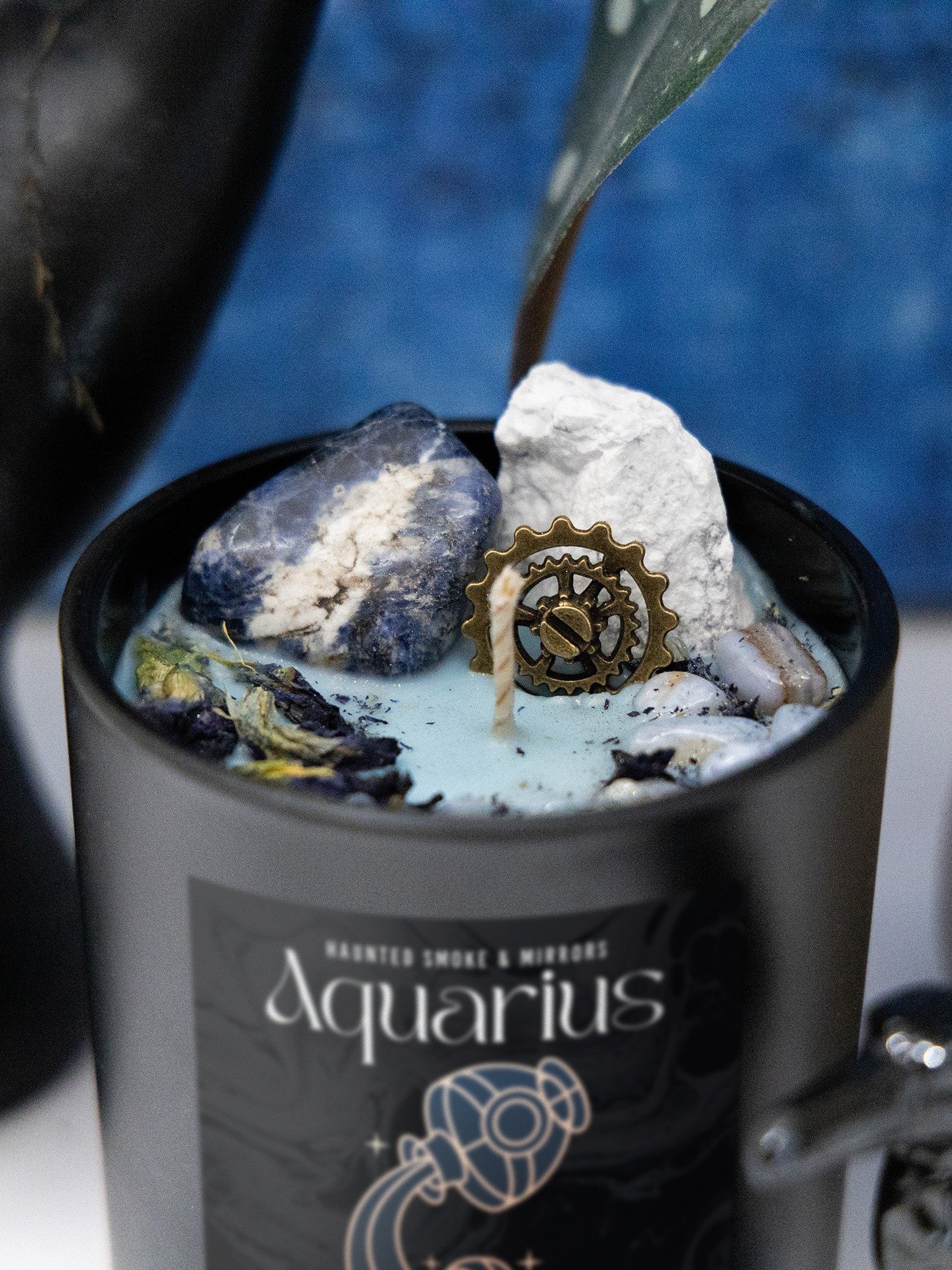 Aquarius Zodiac Crystal Candle product image (3)