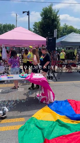 Supporting one another is what it’s all about! 💞🏳️‍🌈💞
#flaggotsohio #pridecommunity