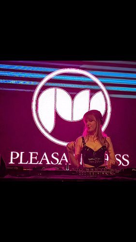 Opening for Lilly Palmer last weekend @45eastpdx was amazing!!!! It had been a while since I’ve done a warmup set and I loved...