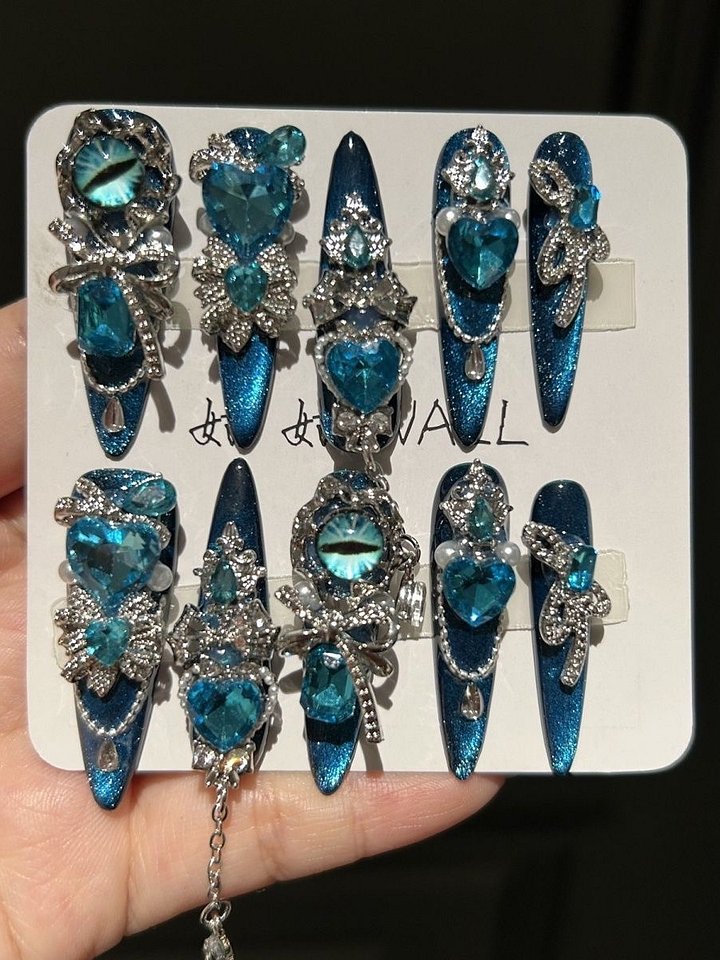 Handmade wearable nail art product image (1)