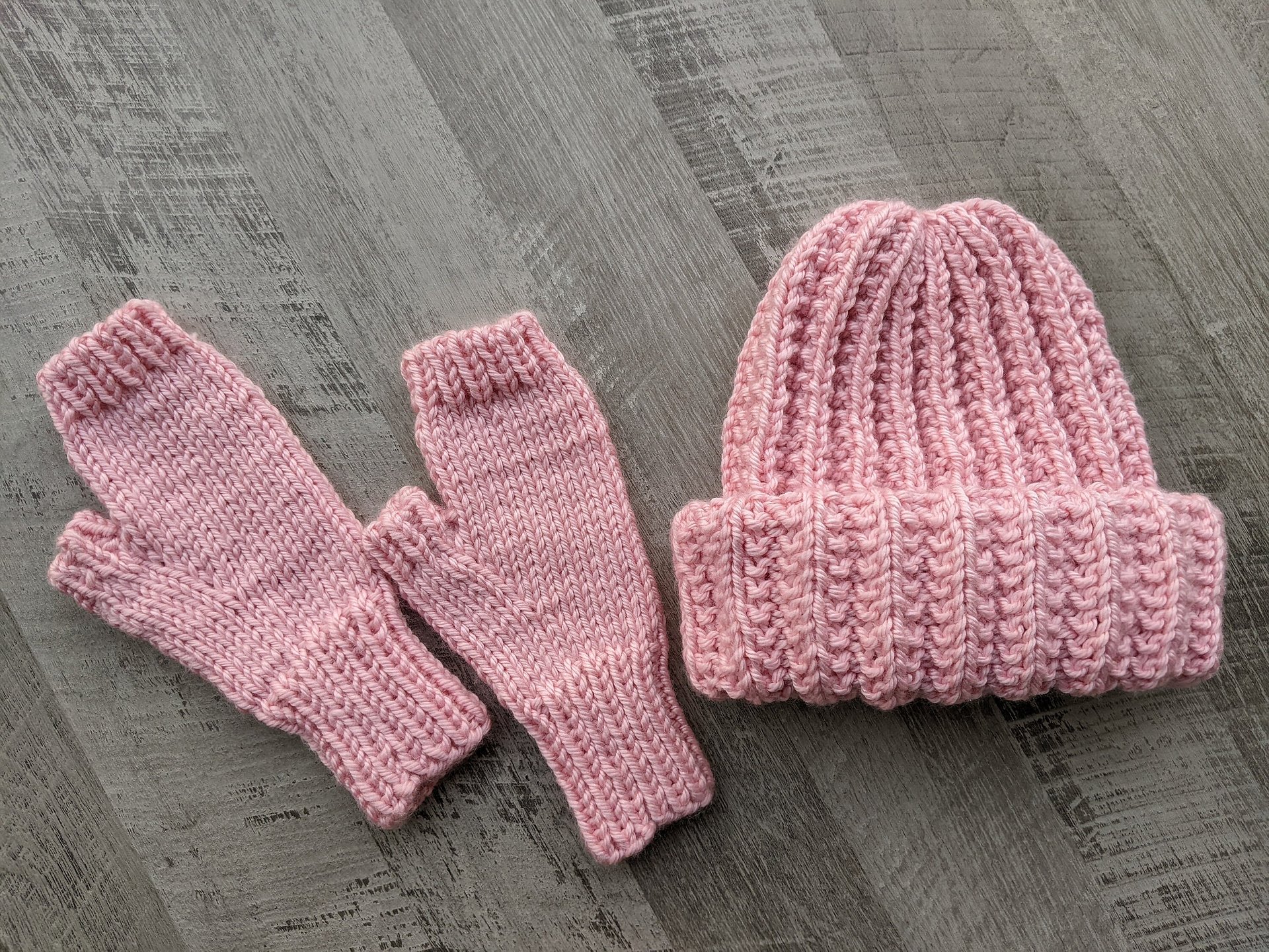 Unisex Ribbed Knit Hat Pattern for Men & Women product image (3)