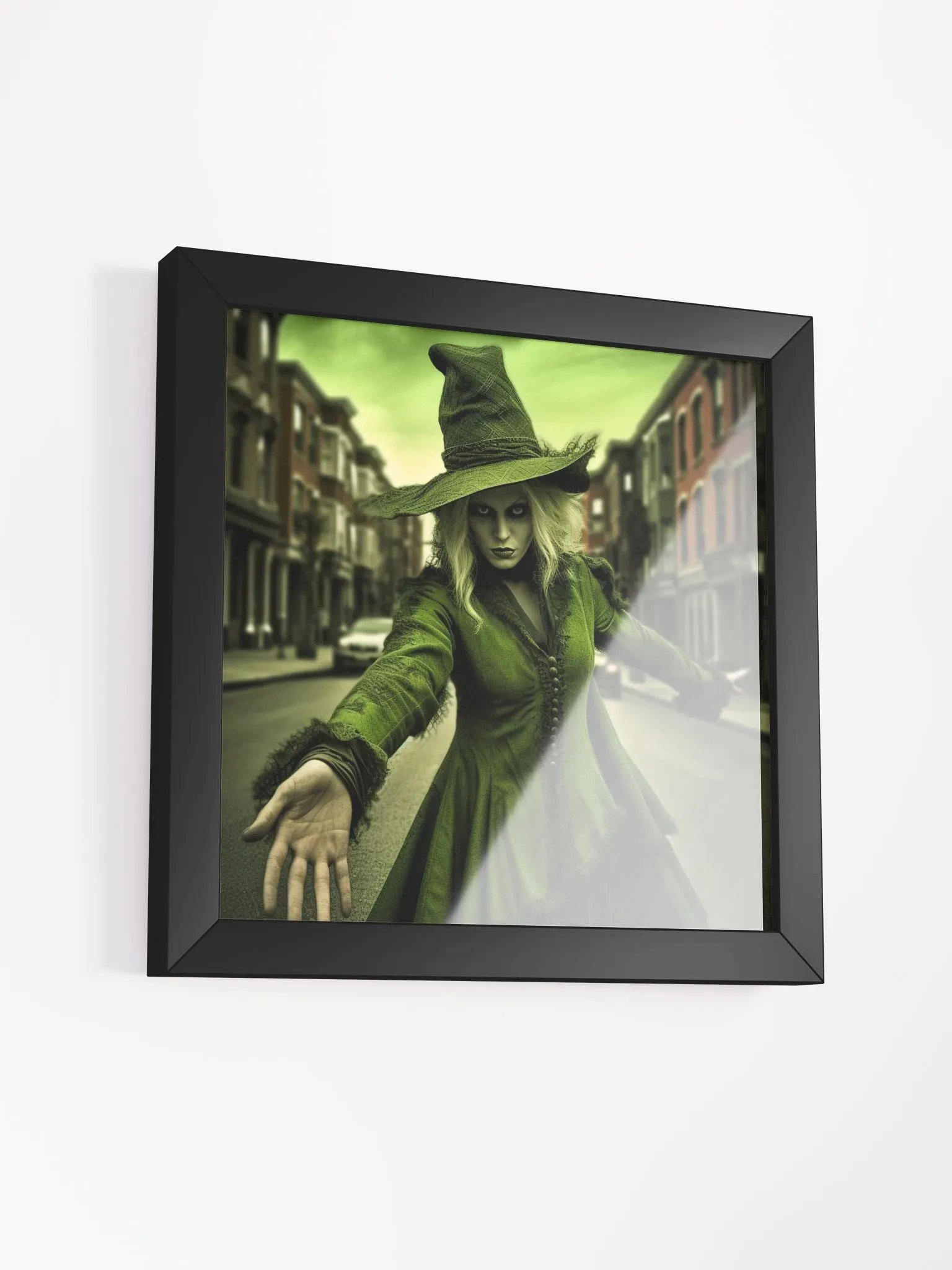 Emerald Witch on the Prowl product image (3)
