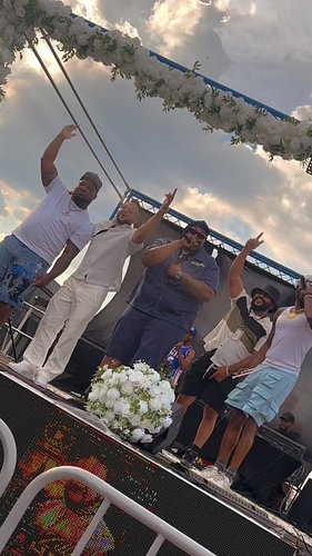 Major shoutout to @naww.g for having me and the Biig family turn up at Hamtown Summer Jam this past weekend 🔥🔥🔥 
-
Next show ...