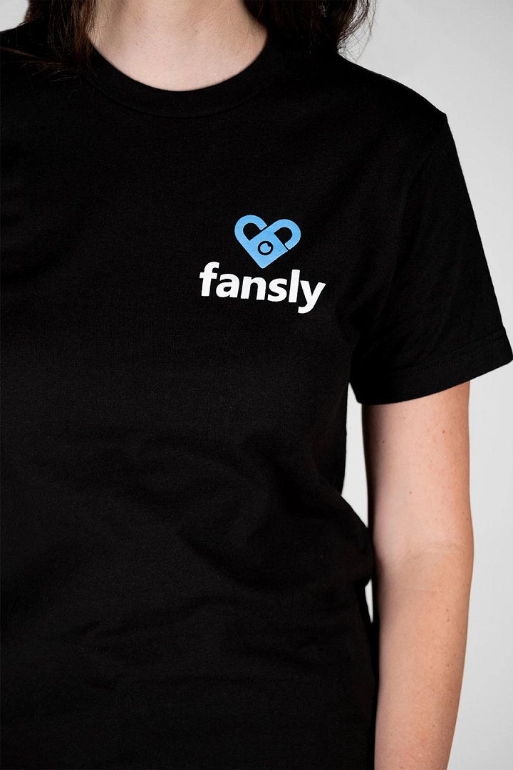 Tee product image (1)