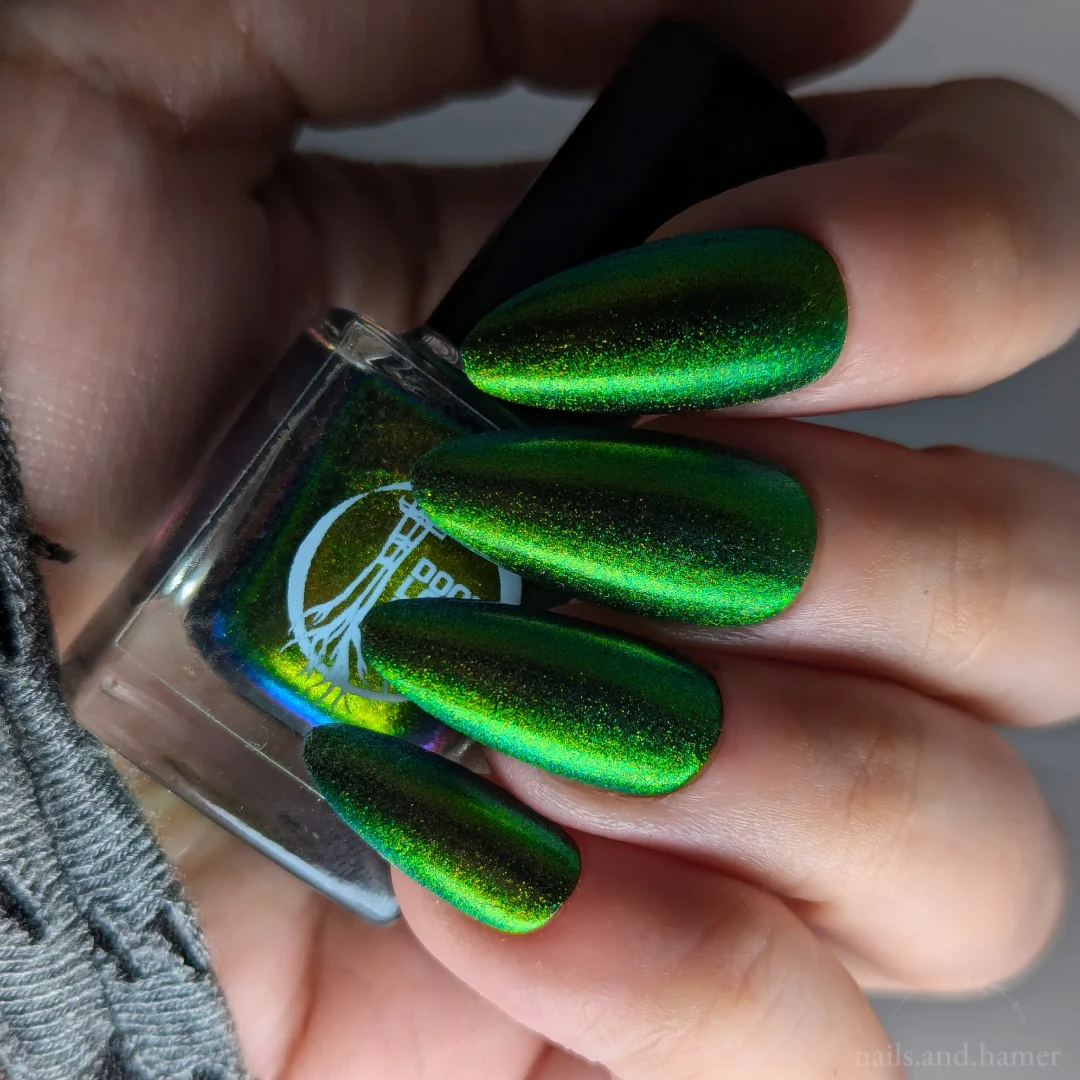 EMPIRE OF DELUSIONS - Gold Green Navy Multichrome Nail Polish product image (5)