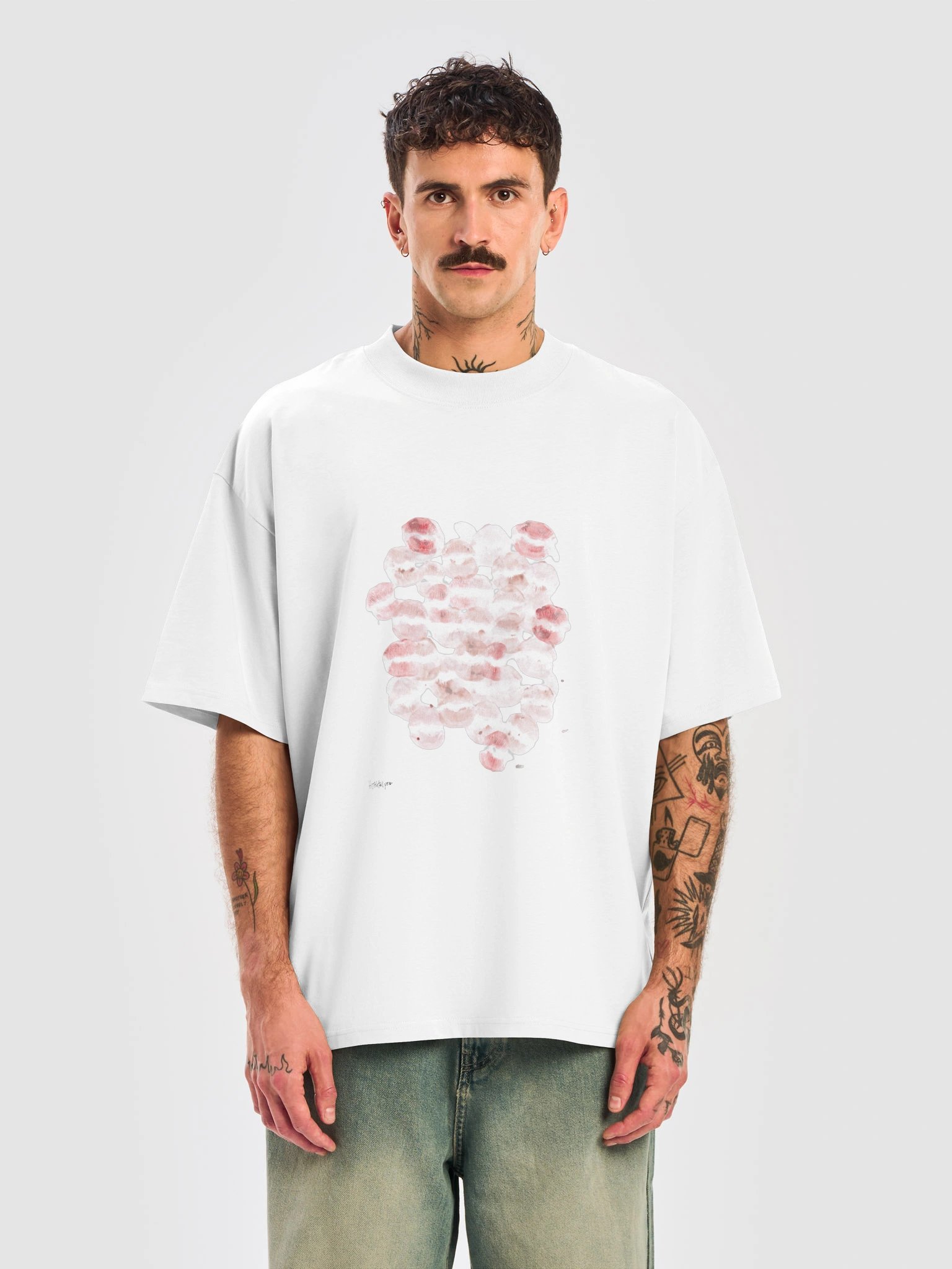 Hijkatelyn Real Kiss Mark Scatter Oversized Tee (White) product image (5)