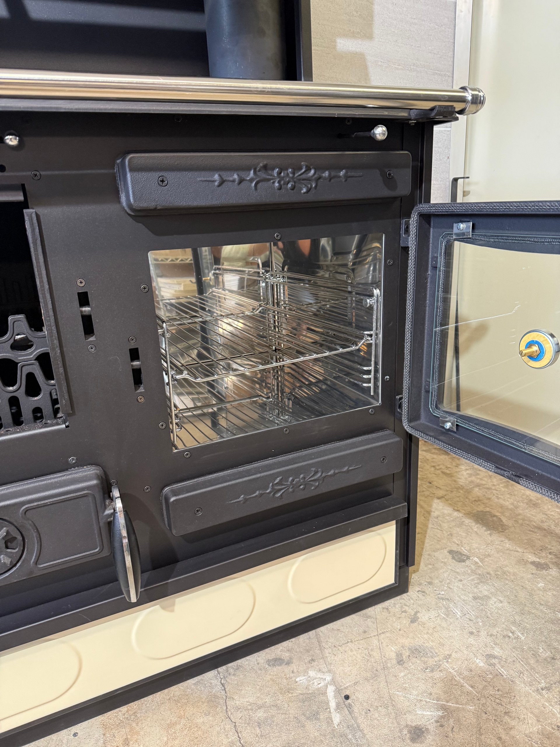 Guliver Hydro European Wood Cook Stove - Burgundy Right Hand Flue product image (3)