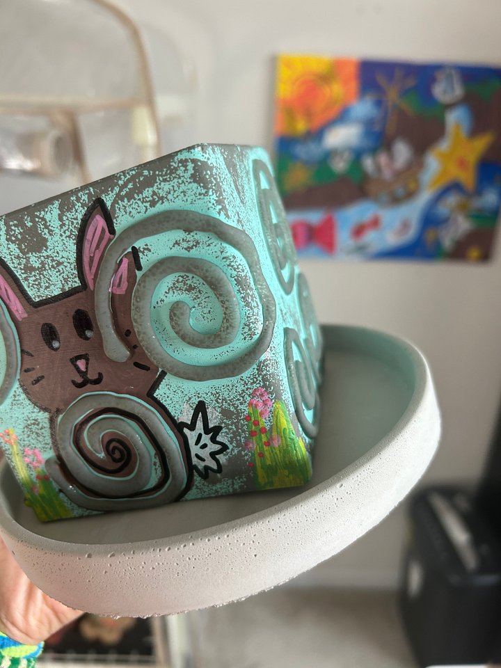 Hoppy hoppy bunny 1-1 original painted cement plant pot and tray product image (2)