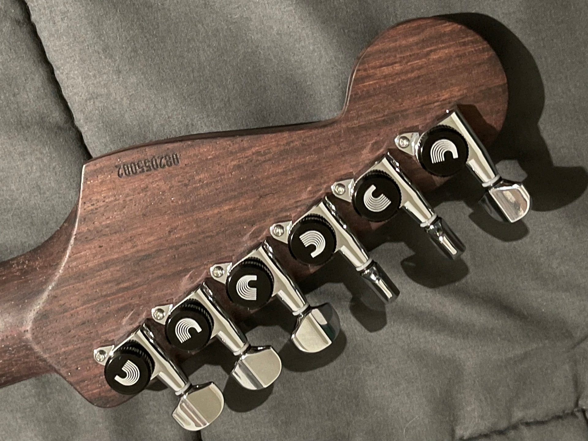 GD Guitars “Prince” Super S 2025 - Purple Sparkle - Custom GD Pickup Set - Solid Rosewood Neck - With Case - Titanium Parts product image (8)