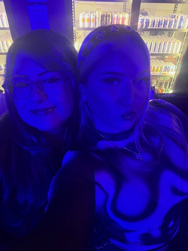 #truebestie 💙

when’s the @clara_la_san x @champagnepapi collab?👀