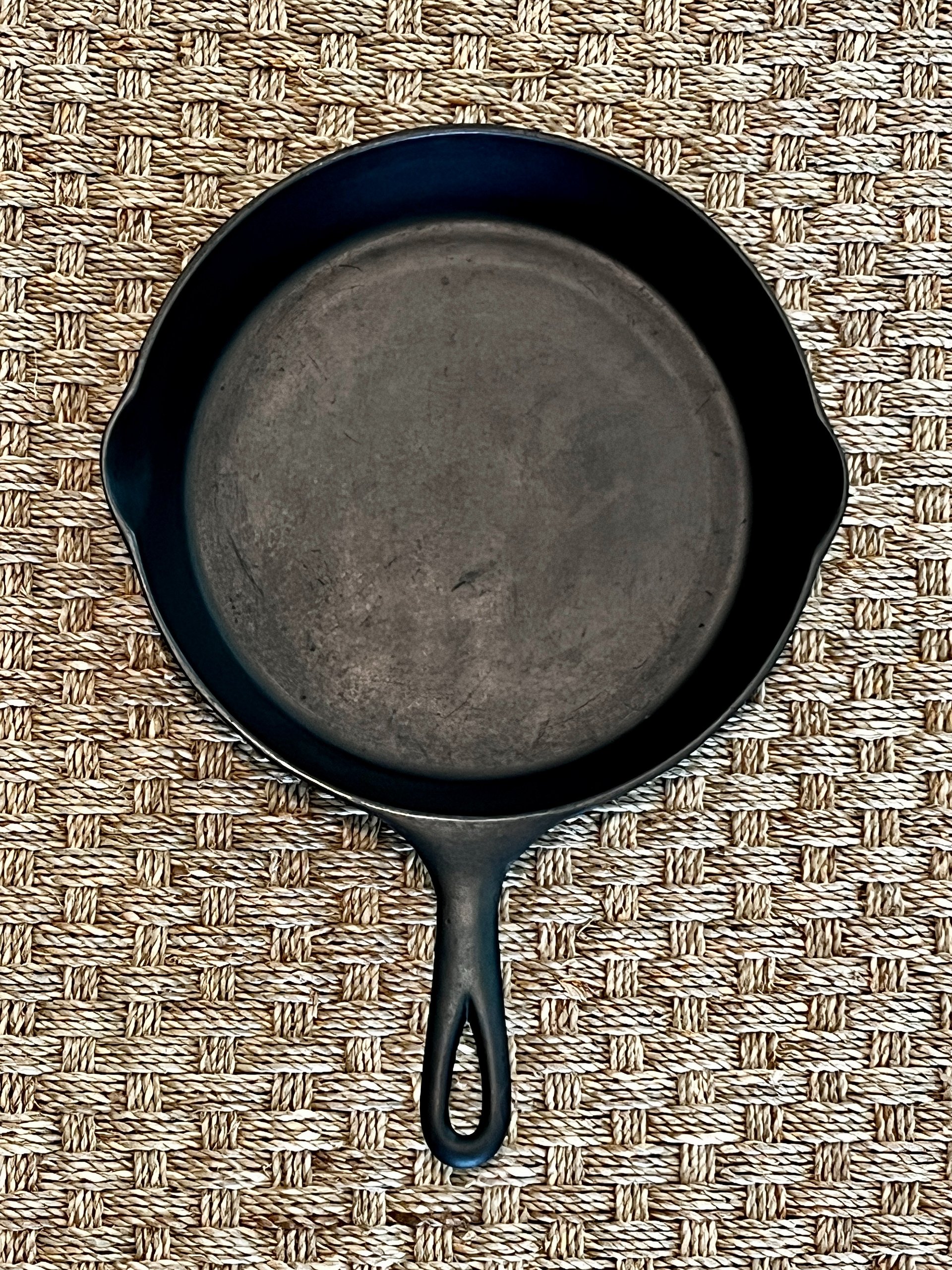 Antique Wagner #8 Skillet product image (1)
