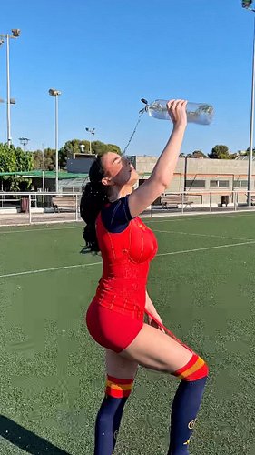 SIEMPRE QUERÍA HACER ESTO 😂💦

Gracias @artbysophiepusch por estos momentos bonitos y TAN DIVERTIDOS 😍 Mi hermana de otros pad...