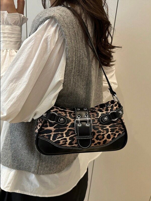 Medium Baguette Bag with Buckle Closure | ADLEST product image (5)