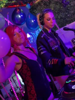 When a Canadian meets an Australian some strange things might happen 🦘🍁 Had an absolute blast with @Thugshells over the last few days 🥰#twitch #djs #twitchstreamer #canadian #australian 