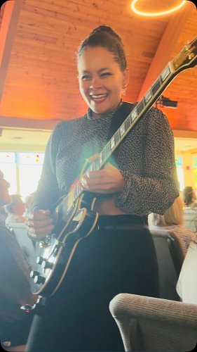 I was just looking at this dude and responding to his facial expression, we had a whole conversation 😸🎸I hope to catch you at...