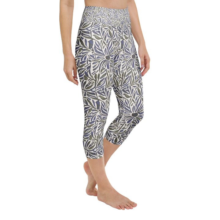 Leaves Garden Capri Leggings product image (2)