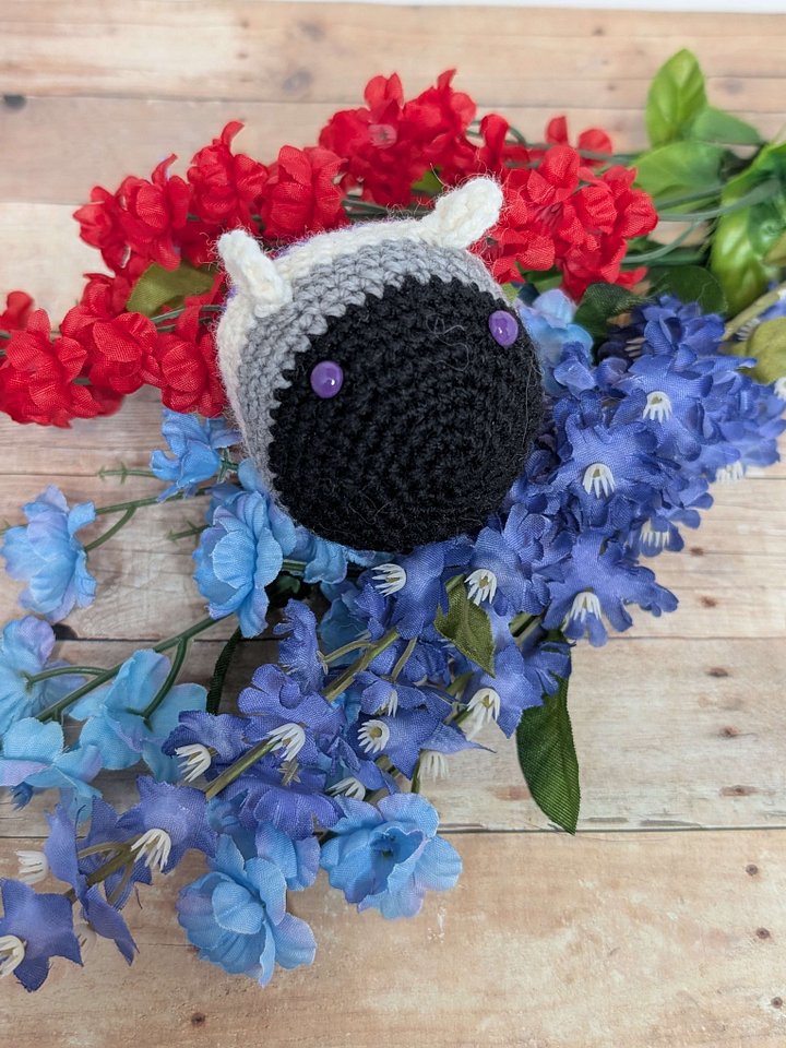 [PRE-ORDER] Asexual Pride Bee Plush product image (1)